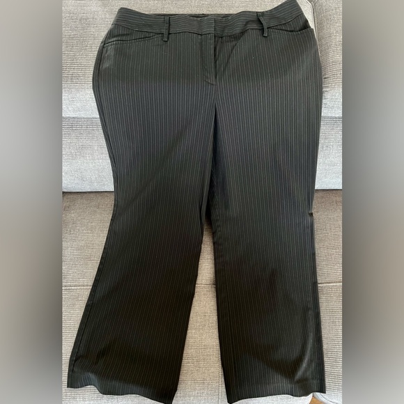 Women’s Trouser Pinstripe - Picture 2 of 4